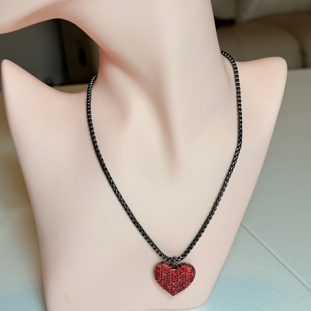 ⚜️ Vamp Red Heart Pendant Necklace - Picture 5 of 9